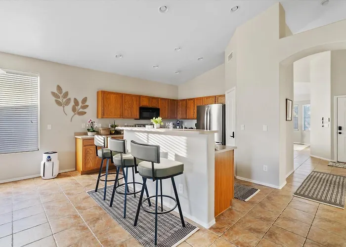 With King Beds And Filtered Showers Holiday home Queen Creek