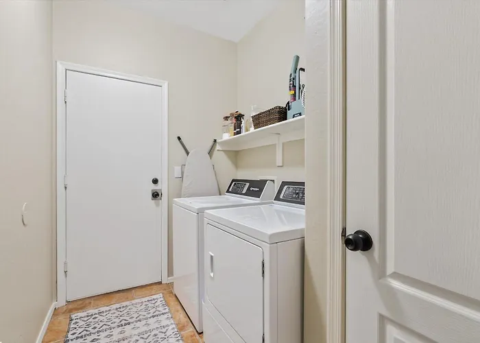 With King Beds And Filtered Showers Holiday home Queen Creek
